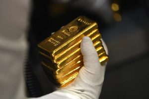 به گزارش حاشیه سود به نقل از ایسنا، هر اونس طلا با ۰.۲ درصد افزایش به ۲۳۴۶ دلار و ۱۸ سنت رسید. قیمت شمش تا این هفته ۰.۵ درصد افزایش یافته است. قیمت طلای آمریکا با ۰.۱ درصد افزایش به ۲۳۴۵ دلار و ۲۰ سنت رسید.