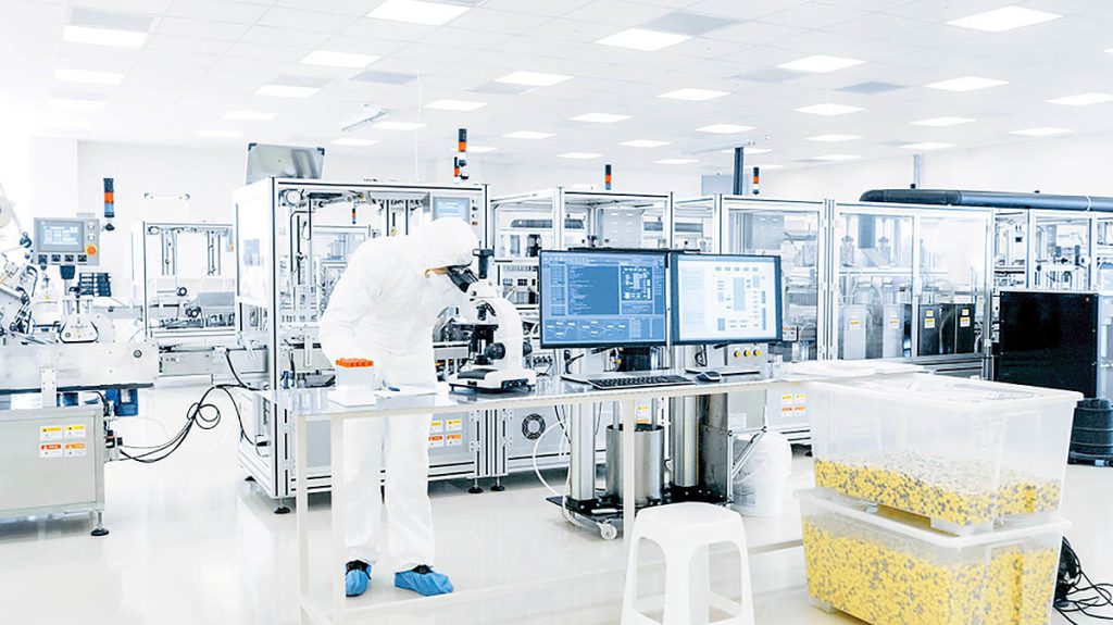 به گزارش حاشیه سود: با این حال، چالش‌ها تشدید خواهند شد و در حالی که اختلافات سیاسی، اجتماعی و فرهنگی در سطح این کشورها در حال افزایش است، انتظار می‌رود رشد صنایع داروئی، مکمل‌های غذائی و ورزشی  و فرآورده‌های آرایشی و بهداشتی در این مناطق همچنان افزایش یابد. زیرا تأثیر بهبود آهسته در بخش نفت، گاز و انرژی‌های نوظهور در این مناطق همچنان بر توسعه سلامت محور جوامع خاور میانه  و شمال آفریقا تأثیر خواهد گذاشت.