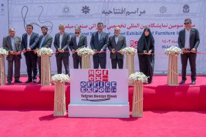 به گزارش حاشیه سود به نقل از اتاق تهران،سی‌و‌سومین نمایشگاه بین‌المللی صنعت مبلمان ایران روز سه‌شنبه نهم مردادماه، از سوی محمود نجفی‌عرب رئیس اتاق بازرگانی، صنایع، معادن و کشاورزی تهران، محمدمهدی برادران، معاون وزیر صمت و مسئولان اتحادیه تولیدکنندگان و صادرکنندگان مبلمان افتتاح شد و به مدت چهار روز آغاز به کار کرد.