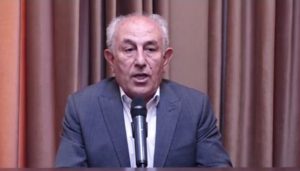 به گزارش حاشیه سود، مهندس محرم کریمی دبیر کانون سراسری انجمن‌های صنعت بتن آماده در گفت‌وگو با نود اقتصادی گفت: در حال حاضر هر چقدر سیمان نیاز داشته باشیم می‌توانیم از واسطه‌ها و دلالان خریداری کنیم. اما از بورس کالا امکان خرید نداریم. با تلاش فراوان از کارخانه‌ها، یک یا دو بونکر سیمان خریداری می‌کنیم.