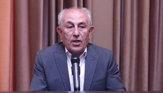 به گزارش حاشیه سود، مهندس محرم کریمی دبیر کانون سراسری انجمن‌های صنعت بتن آماده در گفت‌وگو با نود اقتصادی گفت: در حال حاضر هر چقدر سیمان نیاز داشته باشیم می‌توانیم از واسطه‌ها و دلالان خریداری کنیم. اما از بورس کالا امکان خرید نداریم. با تلاش فراوان از کارخانه‌ها، یک یا دو بونکر سیمان خریداری می‌کنیم.