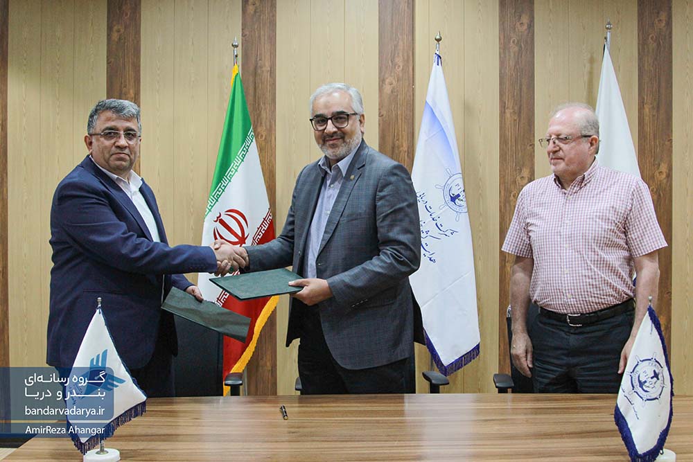 به گزارش حاشیه سود به نقل از پایگاه خبری بندر و دریا، یکشنبه 20 خرداد 1403 برای دانشگاه آزاد اسلامی واحد علوم دریایی خارگ روز مهمی بود؛ در این روز مراسم امضای تفاهمنامه همکاری‌های آموزشی و پژوهشی میان شرکت خدمات دریایی هدایت‌کشتی خلیج‌فارس و دانشگاه علوم دریایی خارگ به ابتکار و پیگیری گروه رسانه‌ای «بندر و دریا» در محل دانشگاه آزاد اسلامی واحد جزیره خارگ برگزار شد.