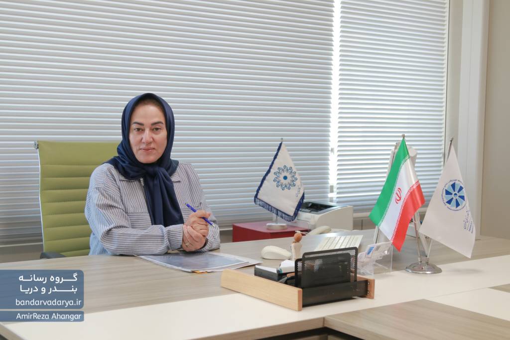 به گزارش  حاشیه سود به نقل از بندر و دریا: سیده‌فاطمه مقیمی دارای دکترای تخصصی کارآفرینی بین‌المللی، فعال حوزه حمل‌ونقل و رئیس اتاق مشترک بازرگانی ایران و گرجستان است.