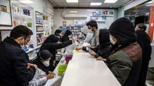 به گزارش حاشیه سود: محمودرضا گوشه: در نامه این شورا ابتدا به بیان وضعیت کنونی چالش‌های تولید ونظام  اجرائی دارویی کشور پرداخته شده و سپس، راهکارهایی برای عبور از این شرایط در ذیل 6 سرفصل، پیشنهاد شده است .