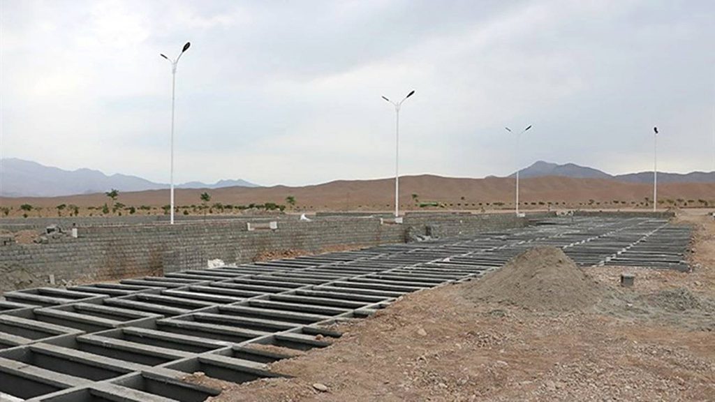 به گزارش حاشیه سود به نقل از شهر مردم: فاطمه مقدم| هزینه‌ای که در شرایط فعلی کمبود بودجه و انبوه پروژه‌های عمرانی، رقم قابل توجهی محسوب می‌شود. اما در برابر خسارتی که ‏احداث گورستان به سلامت و بهداشت آب شرب مردم شهر صدرامی زد هیچ رقمی به حساب نمی آید!