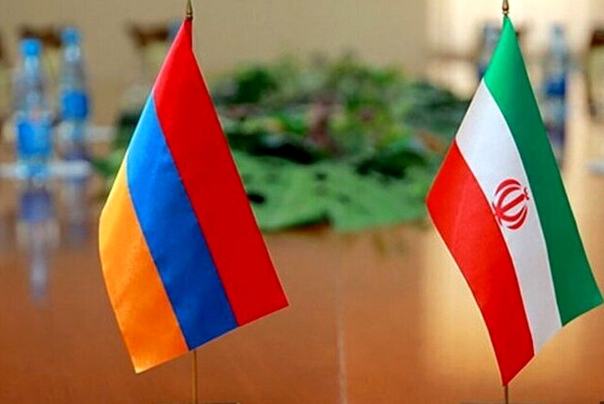 به گزارش حاشیه سود به نقل از روابط عمومی سازمان توسعه تجارت ایران، محمدعلی دهقان دهنوی با اشاره به افزایش حجم مبادلات تجاری دو کشور، گفت: تشکیل کمیته‌های تخصصی در زمینه‌های بانکی، گمرک، استاندارد و حمل‌ونقل باید در اولویت‌ تجاری ایران و ارمنستان قرار بگیرد؛ چراکه ایجاد این زیرساخت‌ها، زمینه‌های افزایش حجم مبادلات تجاری را فراهم می‌کند. این کمیته‌ها باید تا پیش از سفر هیات ارمنی به ایران کار خود را آغاز کنند تا دستاوردهای آن قابل لمس شود.