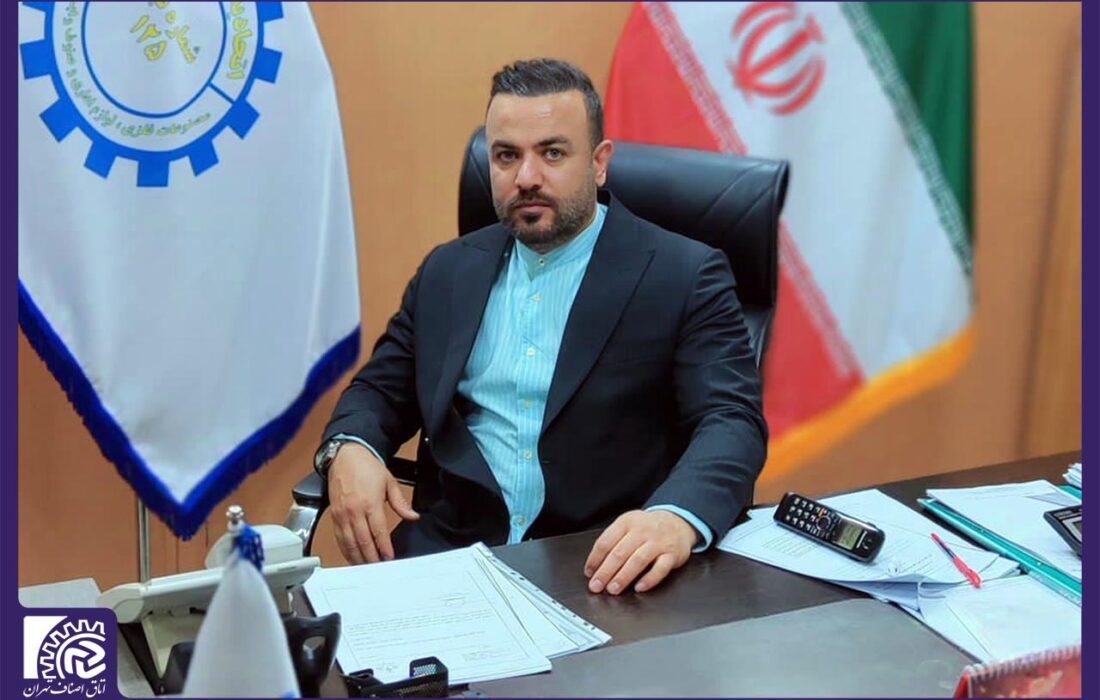 به گزارش حاشیه سود به نقل از اتاق اصناف تهران| در شرحِ مشکلات صنوف و این بار سازندگان و فروشندگان مصنوعات فلزی و کابینتِ غیر چوبیِ تهران به سراغ بی‌توجهی به موضوع  متراژ برای دریافت جواز کسب رفته ایم تا از زبان بهنام ترکمن، رئیس اتحادیه این صنف، بشنویم که هستند کسانی که برای ۱۰ متر فضا دو جواز، کسب کرده و تفاوتی نمی‌کند چه شخصی یا در چه جایگاهی از اتحادیه باشد؛ در این میان واحدهای صنفی و همکاران اتحادیه معترض می‌شوند که چرا چنین اتفاقی رخ داده و نباید اینگونه باشد؛ مواردی که همگی باعث زیر سوال بردن اتحادیه می‌شود.