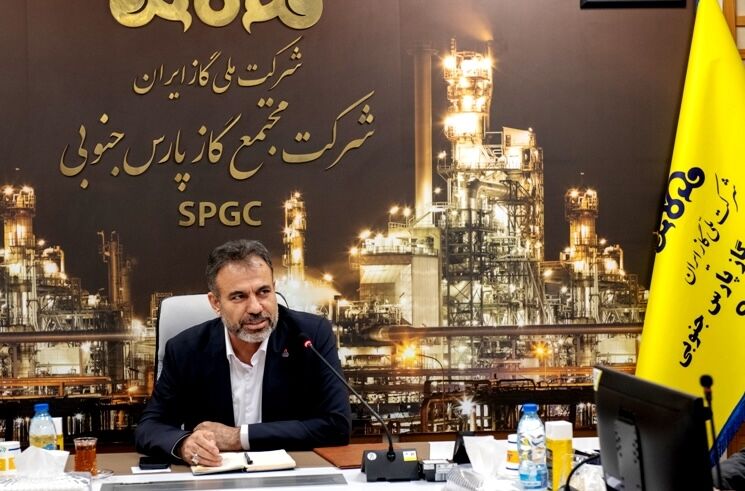 به گزارش حاشیه سود: غلامعباس حسینی در گفت‌وگو با شانا با بیان اینکه از ابتدای امسال تاکنون توانستیم با انجام تعمیرات اساسی شاخص و پیاده‌سازی اقدام‌های نوآورانه، همکاری با شرکت‌های دانش‌بنیان و سازندگان داخلی، ارسال گاز شیرین به خط سراسری، تأمین خوراک پتروشیمی‌های مستقر در پارس جنوبی، حجم صادرات محصولات و… نقش بسیار مهم و راهبردی در رشد اقتصادی کشور ایفا کنیم، گفت: هم‌اکنون پروژه کاهش سوختن مشعل از مهم‌ترین پروژه‌های اجرایی سال ۱۴۰۳ در بزرگ‌ترین مجتمع تولید گاز کشور است.