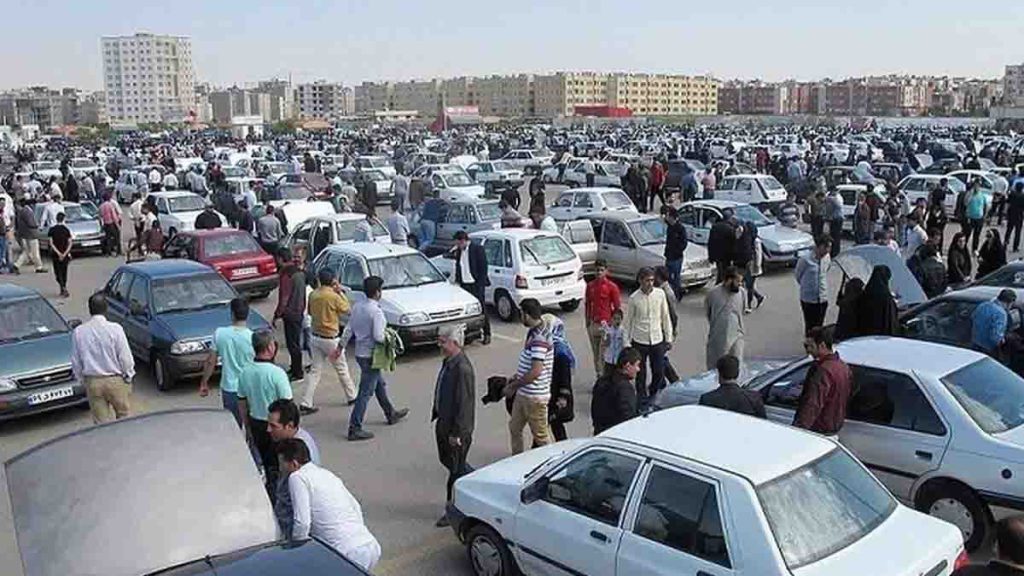 به گزارش حاشیه سود به نقل از مهر، بررسی وضعیت بازار خودروی ایران نشان می‌دهد که طی سال جاری اگرچه با ترافیک اخبار سیاسی و بین‌المللی مواجه بودیم که اثر خود را بر بازار آزاد ارز نیز گذاشت اما نتوانست آنطور که پیش بینی می‌شد بر بازار خودرو تأثیر خاصی بگذارد.