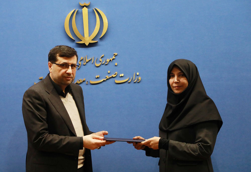 به گزارش حاشیه سود به نقل از وزارت صمت، «فاطمه زارعان» پیش از این، مشاور وزیر و رئیس مرکز روابط عمومی و اطلاع‌رسانی وزارت جهادکشاورزی بوده است.
