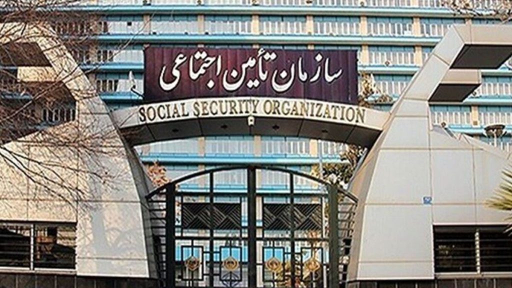 به گزارش حاشیه سود: ادغام صندوق‌های بازنشستگی با تامین اجتماعی، یکی از مولفه‌های لایحه بودجه ۱۴۰۲ بود. دولت پیش‌بینی کرده بود این صندوق‌ها از جمله فولاد و کشوری با صندوق تامین اجتماعی ادغام و دارایی‌های آن‌ها یعنی عموماً شرکت‌های ورشکسته و زیان‌ده به عنوان رد دیون دولت به تامین اجتماعی واگذار شود.