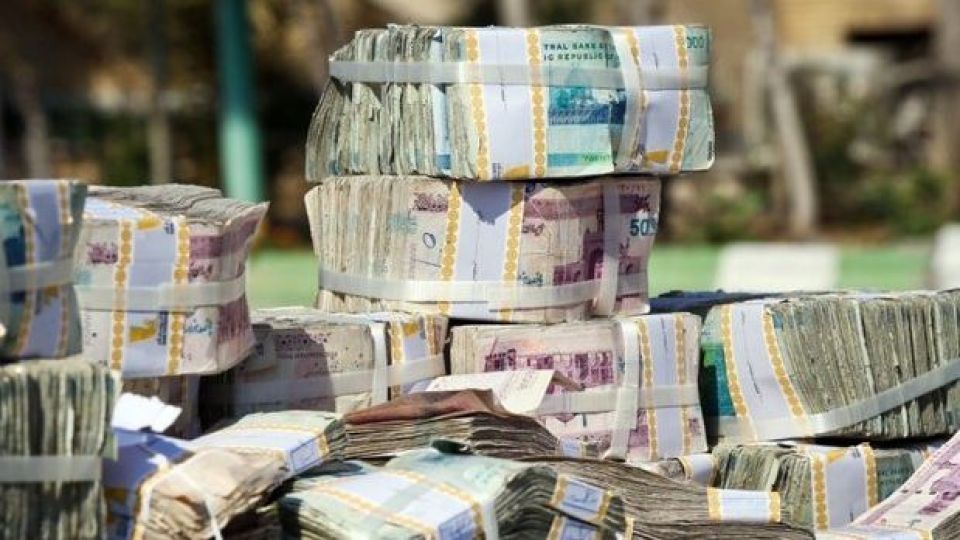 به گزارش حاشیه سود: طهماسب مظاهری؛ کارشناس اقتصادی درباره حذف چهار صفر از پول ملی اظهار کرد: حذف صفر از پول ملی یا همان اصلاح پولی زمانی اتفاق می‌افتد که یک کشور چند سالِ پی‌درپی تورم‌های بالا را تجربه کند و ارزش پول ملی آن کم شود و در نهایت هم پول ملی آن کشور به نسبت کشورهایی که با آن‌ها خریدوفروش و مراوده دارد نامتناسب و نامعقول شود.