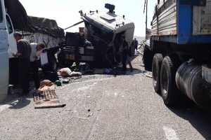 به گزارش حاشیه سود به نقل از مهر: وحید شادی نیا در گفتگو با خبرنگار مهر افزود: برخورد چند خودروی سواری در آزادراه محدوده بستان اباد شش مصدوم راهی بیمارستان کرد.