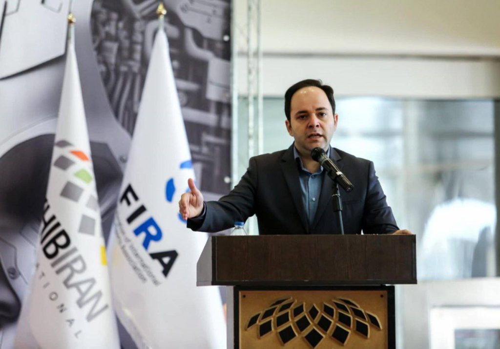 به گزارش  حاشیه سود به نقل از پایگاه خبری تکانه، با توجه به اینکه درآستانه برگزاری مسابقات جهانی رباتیک و هوش مصنوعی فیرا 2025 قرار داریم و برگزیدگان دوازدهمین دوره مسابقات بین‌المللی فیراکاپ آزاد ایران در فروردین 1404 جواز حضور در سی امین دوره مسابقات جهانی رباتیک و هوش مصنوعی فیرا در کره جنوبی را کسب خواهند کرد، به همین مناسبت گفتگویی داشتیم با دکتر سروش صادق نژاد، نایب رئیس فدراسیون جهانی رباتیک و هوش مصنوعی فیرا و بنیانگذار و رئیس کمیته ملی رباتیک ایران فیرا درباره روند برگزاری این مسابقات در ایران و جهان که در ادامه می‌آید: