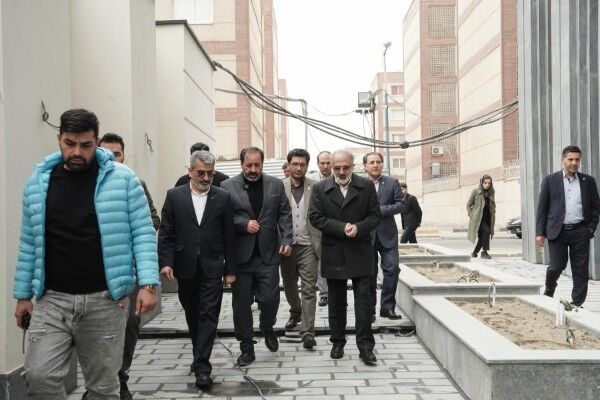 به گزارش  حاشیه سود به نقل از بانک مسکن، علی خورسندیان مدیرعامل بانک مسکن در بازدید از پروژه نهضت ملی مسکن تهرانسر، بر تسریع در روند تکمیل و واگذاری واحدهای نهضت ملی مسکن به متقاضیان تاکید کرد.