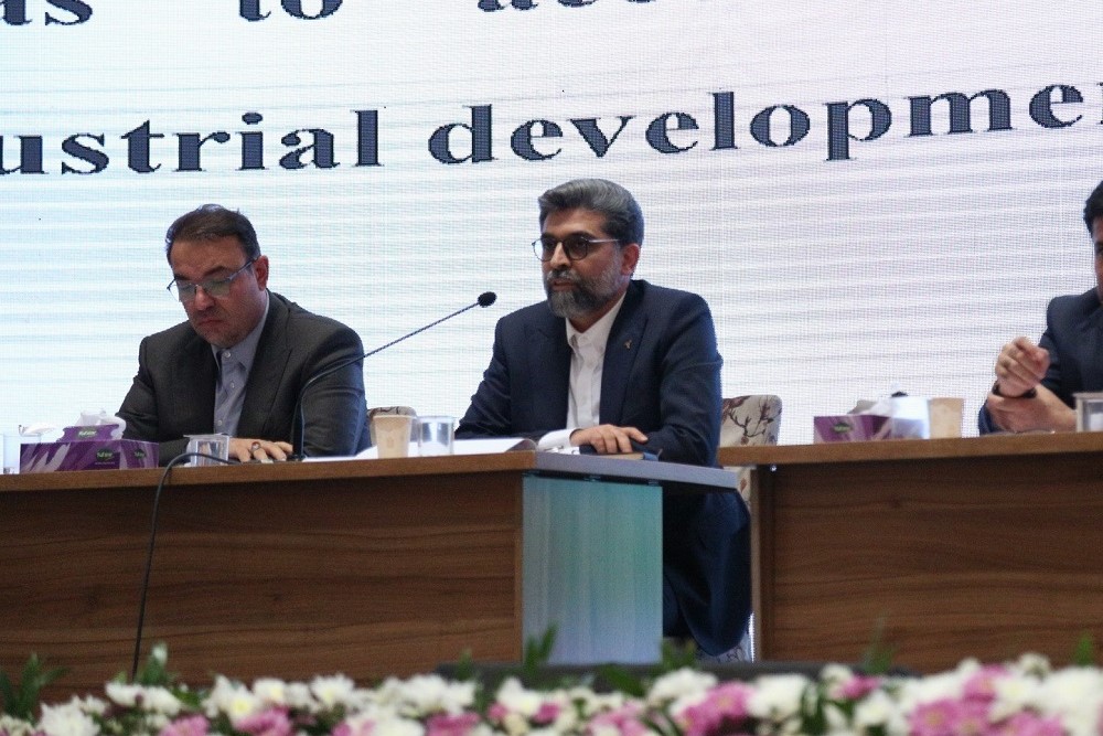 به گزارش حاشیه سود، معاون وزیر و رئیس هیأت عامل ایدرو در سومین اجلاس همکاری‌های ایران و آفریقا در خصوص زیرساخت‌ها و فرصت‌های همکاری ایران و آفریقا اظهار کرد: در طول ۵۸ سال تجربه فعالیت سازمان گسترش و نوسازی صنایع ایران (ایدرو) به عنوان یکی از سازمان‌های قدیمی توسعه‌ای بخش صنعت کشور، امروز ظرفیت‌های فراوانی برای همکاری وجود دارد.