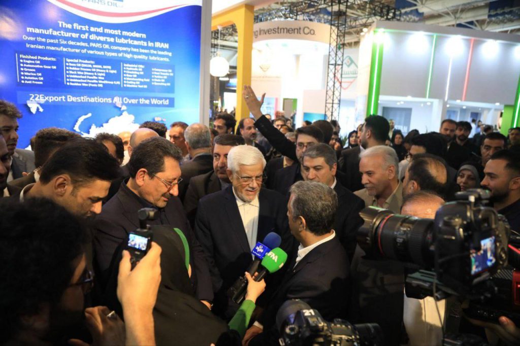 به گزارش حاشیه سود به نقل از روابط عمومی بانک صنعت و معدن، «تیم‌بانک» به‌عنوان فاز نخست خدمات دیجیتال این بانک، ویژه مشتریان حقیقی طراحی شده و گامی مهم در جهت تسهیل خدمات بانکی و افزایش دسترسی غیرحضوری به خدمات مالی محسوب می‌شود.
