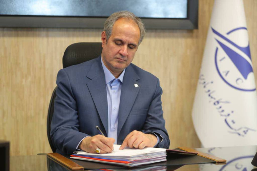 به گزارش حاشیه سود به نقل از روابط عمومی شرکت فرودگاه‌ها و ناوبری هوایی ایران، محمد امیرانی افزود: این تعداد زائر ایرانی با ناوگان شرکت هواپیمایی جمهوری اسلامی ایران و شرکت هواپیمایی فلای ناس به فرودگاه مدینه منوره منتقل شده‌اند.