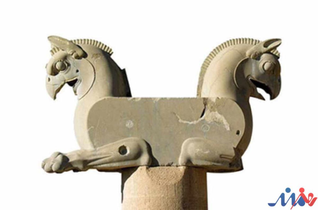 به گزارش حاشیه سود به نقل از هنرمندنیوز: مهدی احمدی|میراث فرهنگی شامل آثار تاریخی، بناهای باستانی، سنت‌ها، زبان‌ها و حتی آداب و رسوم است که نسل به نسل منتقل شده‌اند. این میراث، شناسنامه یک ملت و نمادی از هویت جمعی آن به شمار می‌آید. اما با گسترش شهرنشینی، تغییرات اقلیمی و جهانی شدن، این میراث تحت تهدیدات جدی قرار دارد. تخریب بناهای تاریخی، فراموشی زبان‌ها و سنت‌ها و همچنین تغییرات اجتماعی و اقتصادی، همگی عواملی هستند که می‌توانند به میراث فرهنگی آسیب برسانند.