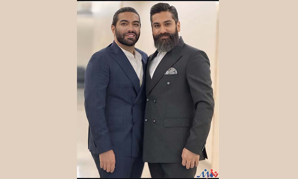 به گزارش حاشیه سود به نقل از هنرمندنیوز: علی زندوکیلی، متولد بیست و پنج بهمن هزار و سیصد و شصت و پنج، خواننده، نوازنده، آهنگساز، مدرس و کارشناس موسیقی، محمد زندوکیلی، متولد چهار خرداد هزار و سیصد و شصت و هشت، خواننده و آهنگساز، متولد شیراز.