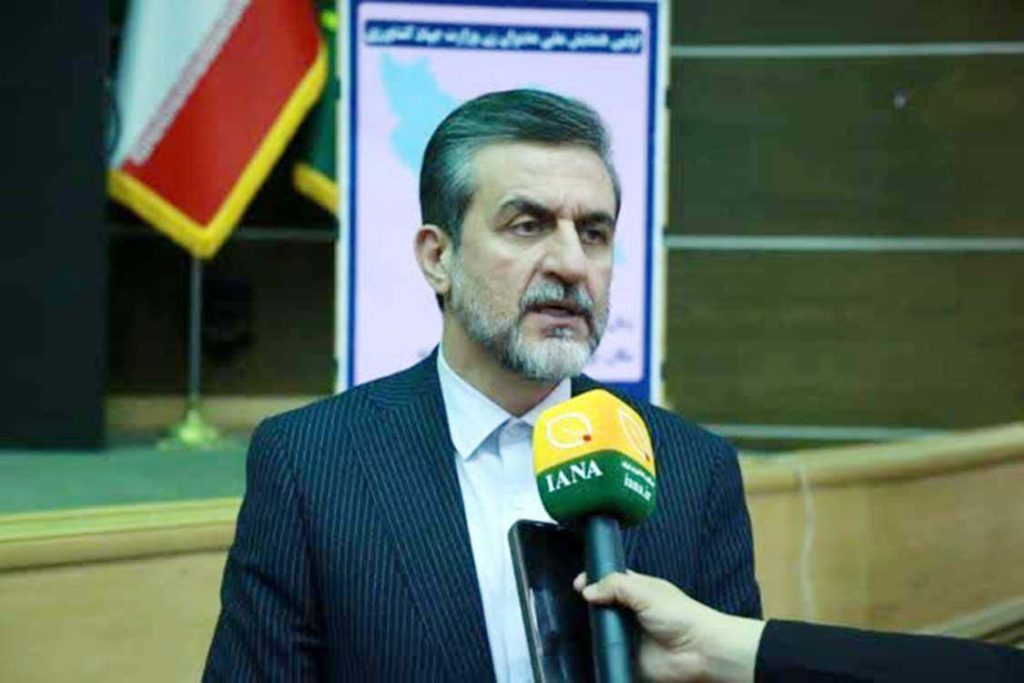به گزارش حاشیه سود: شاهپور علایی‌مقدم در گفت و گو با وزارت جهادکشاورزی در حاشیه نخستین همایش ملی مدیران زن وزارتخانه، درباره جزییات صندوق ویژه زنان شاغل گفت: سرمایه اولیه این صندوق که با هدف حمایت از زنان شاغل وزارت جهادکشاورزی ایجاد خواهد شد از محل بودجه رفاهی تامین می‌شود.