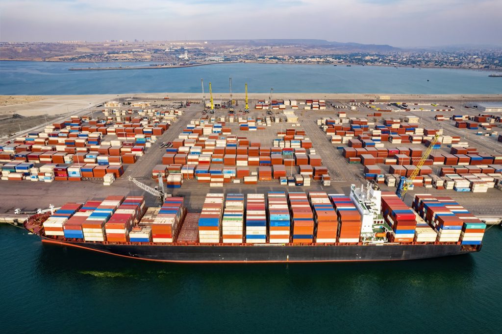 به گزارش حاشیه سود: امیر مقدم عضو موظف هیئت مدیره سازمان منطقه آزاد چابهار در گفت‌و‌گو با مانا درباره دلایل کند بودن روند توسعه بندر چابهار بیان کرد: نرخ توسعه این بندر از سه سال پیش تاکنون به قدری شدید بوده است که قابل قیاس با ۱۰ سال گذشته نیست.