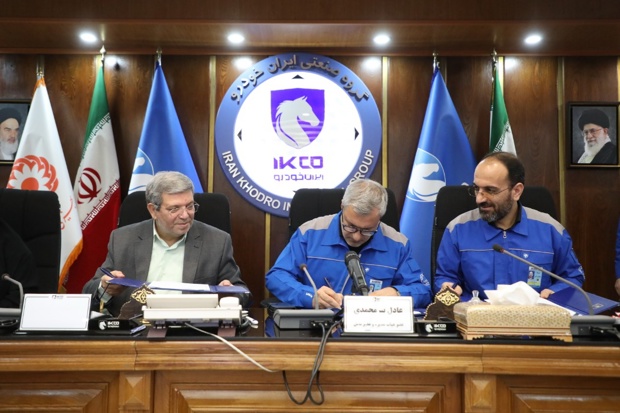 به گزارش حاشیه سود به نقل از ایکوپرس- در این نشست عادل پیرمحمدی، مدیرعامل گروه صنعتی ایران‌خودرو، با تاکید بر مسوولیت اجتماعی بنگاه‌های بزرگ صنعتی گفت: ما مسوولیت‌های اجتماعی را نه یک فعالیت جنبی، بلکه بخشی از ماموریت اصلی خود می‌دانیم. اگر زیان‌های ناشی از قیمت‌گذاری دستوری نبود، منابع قابل‌توجهی را می‌توانستیم به این حوزه اختصاص دهیم. با این حال، اکنون نیز در حد توان در این مسیر گام برمی‌داریم.