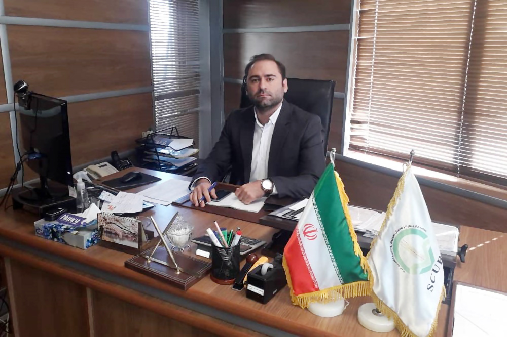 به گزارش حاشیه سود: رئیس اتحادیه مرکزی نظارت و هماهنگی تعاونی‌های روستایی و کشاورزی ایران با بیان این مطلب در گفت‌وگو با خبرنگار روستانیوز اظهارداشت: شبکه تعاونی‌های روستایی در مجموع حدود 7 هزار شرکت فعال دارد که بخش مولد کشور به شمار می‌روند و این شرکت‌ها برای پویایی، رونق هرچه بیشتر و توسعه نیازمند نقدینگی و سرمایه درگردش لازم هستند، بنابراین سرمایه بانک‌های تخصصی‌ای چون بانک کشاورزی باید به خوبی افزایش یابد تا این بانک از قدرت تسهیلات‌دهی بالایی در ارایه وام به فعالان عرصه کشاورزی و دامداری کشور برخوردار شوند.