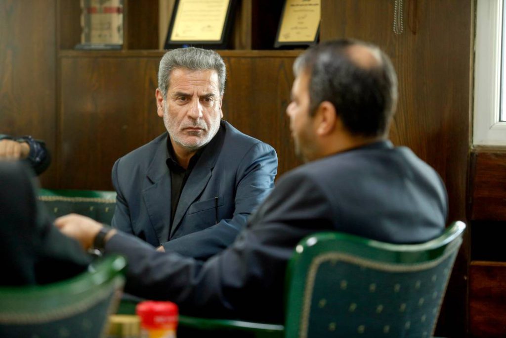 به گزارش حاشیه سود به نقل از خانه ملت، مهندس هادیان‌پور نماینده مردم شازند و عضو کمیسیون کشاورزی مجلس به صورت سرزده از شرکت سیمرغ، بزرگترین تولیدکننده تخم‌مرغ خاورمیانه بازدید کرد.