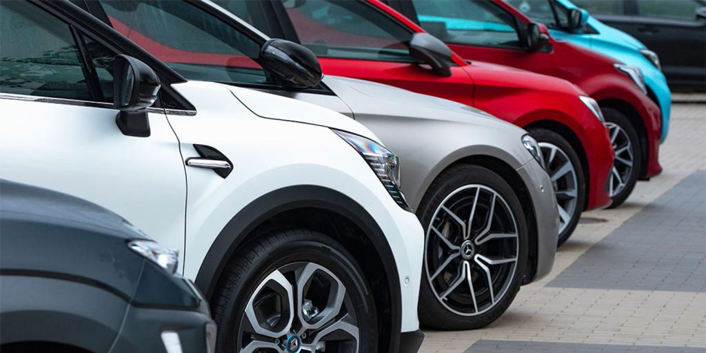 به گزارش حاشیه سود: بازار خرید و فروش خودرو در روزهای اخیر وارد رکودی بی‌سابقه شده است. اگرچه حدود ده روز گذشته بازار تکان‌های محدودی را تجربه کرد اما این روند دوام نیاورد و معاملات اکنون به ندرت انجام می‌شود.