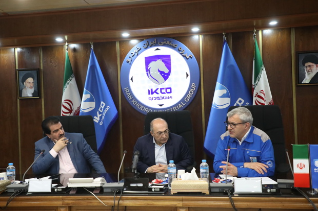 به گزارش حاشیه سود به نقل از ایکوپرس: مدیرعامل گروه صنعتی ایران‌خودرو، در این نشست با اشاره به حجم بالای فروش و گردش مالی این شرکت گفت: انتظار داریم از ظرفیت‌ها و درگاه‌های بانک رفاه برای فروش محصولات ایران‌خودرو بیش از پیش استفاده شود.