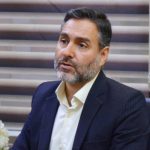 به گزارش حاشیه سود: داود مسعودی در گفت‌وگویی با خبرنگاران اظهار داشت: امروز فناوری‌های نوین از جمله فناوری اطلاعات، اقتصاد دیجیتال و هوش مصنوعی نقش کلیدی در شکل‌دهی به آینده اقتصاد جهانی دارند. کشورهایی که بتوانند در این عرصه به موقع وارد شوند و همکاری‌های فناورانه بین‌المللی ایجاد کنند، نه تنها سهم بیشتری از بازارهای جهانی خواهند داشت، بلکه می‌توانند امنیت و رشد پایدار اقتصادی خود را تضمین کنند.