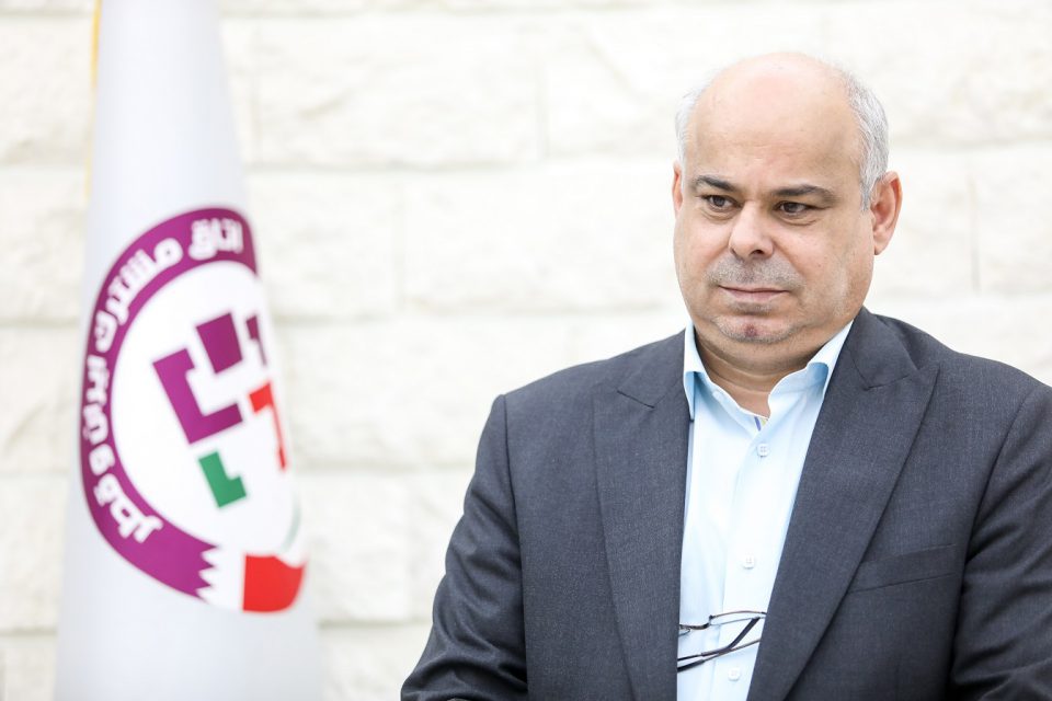 به گزارش حاشیه سود: عباس عبدالخانی؛ رایزن بازرگانی جمهوری اسلامی ایران در قطر| روز ملی صادرات فرصتی است برای ارج نهادن به تلاش بی‌وقفه صادرکنندگان کالا و خدمات ایرانی که علیرغم چالش‌ها و محدودیت‌های متعدد، مسیر توسعه صادرات غیرنفتی کشور را هموار می‌کنند. صادرات، نه‌تنها عامل اصلی افزایش درآمدهای ارزی و تقویت تراز تجاری کشور است، بلکه موتور رشد اشتغال، ارتقای توان تولید داخلی و افزایش رقابت‌پذیری اقتصاد ملی به شمار می‌آید.