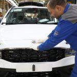 به گزارش حاشیه سود به نقل از ایکوپرس: بر این اساس سه محصول ایران‌خودرو، با رعایت شرایطی از جمله تعهد عرضه سالانه در بورس، حداقل صد در درصد تولید سالانه پس از کسر تعهدات قانونی و تناوب در عرضه حداقل یک‌ بار در ماه، در بورس کالا عرضه می‌شوند.