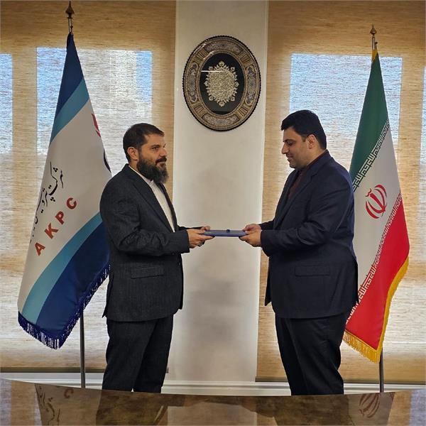به گزارش حاشیه سود به نقل از روابط عمومی و امور بین‌الملل پتروشیمی امیرکبیر، طی حکمی از سوی عباس کشوری مدیرعامل و نایب‌رئیس هیأت‌مدیره شرکت سرمایه‌گذاری توسعه سرمایه رفاه، «حسام خوشبین‌فر» به‌عنوان سرپرست شرکت پتروشیمی امیرکبیر منصوب شد.