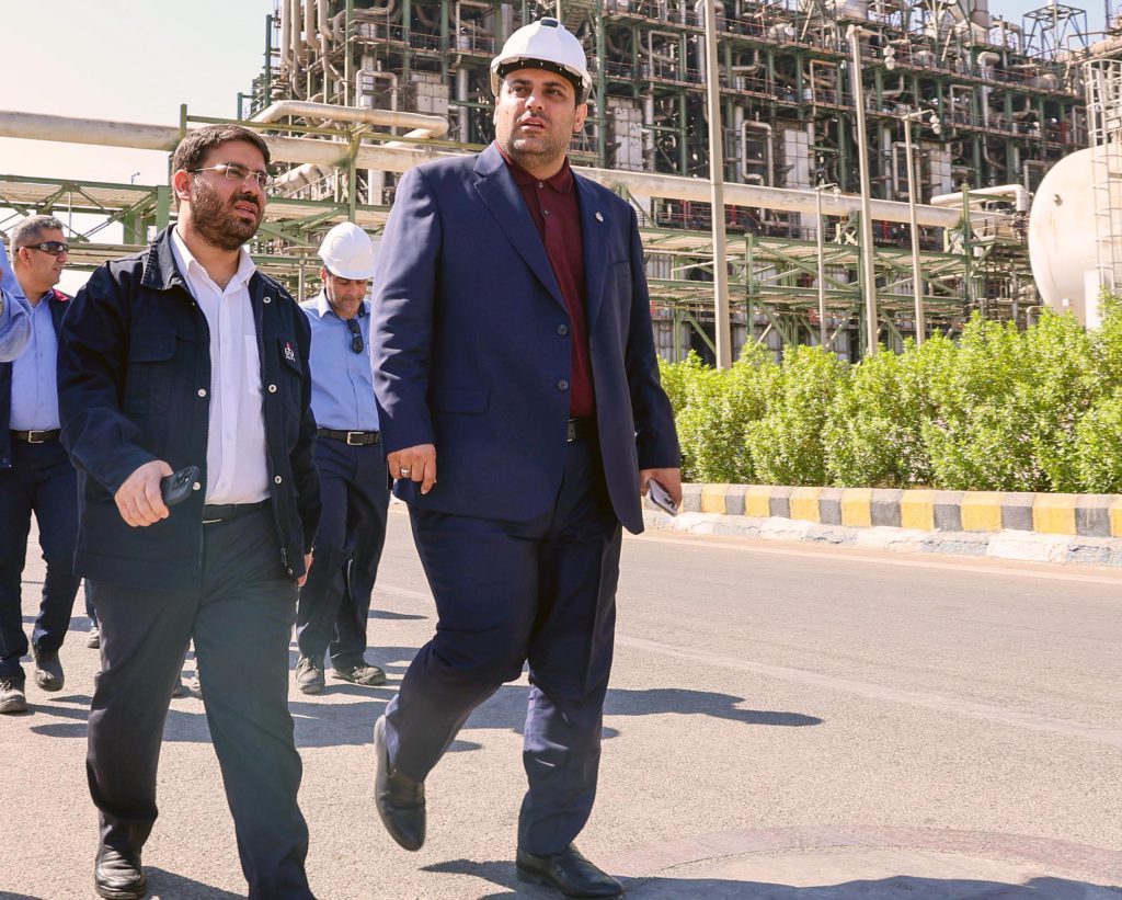 به گزارش حاشیه سود به نقل از روابط عمومی و امور بین‌الملل پتروشیمی امیرکبیر، مهندس حسام خوشبین‌فر سرپرست این شرکت، با هدف بررسی آخرین وضعیت تولید و روند فعالیت واحدهای مختلف، از بخش‌های گوناگون مجتمع بازدید به‌عمل آورد.