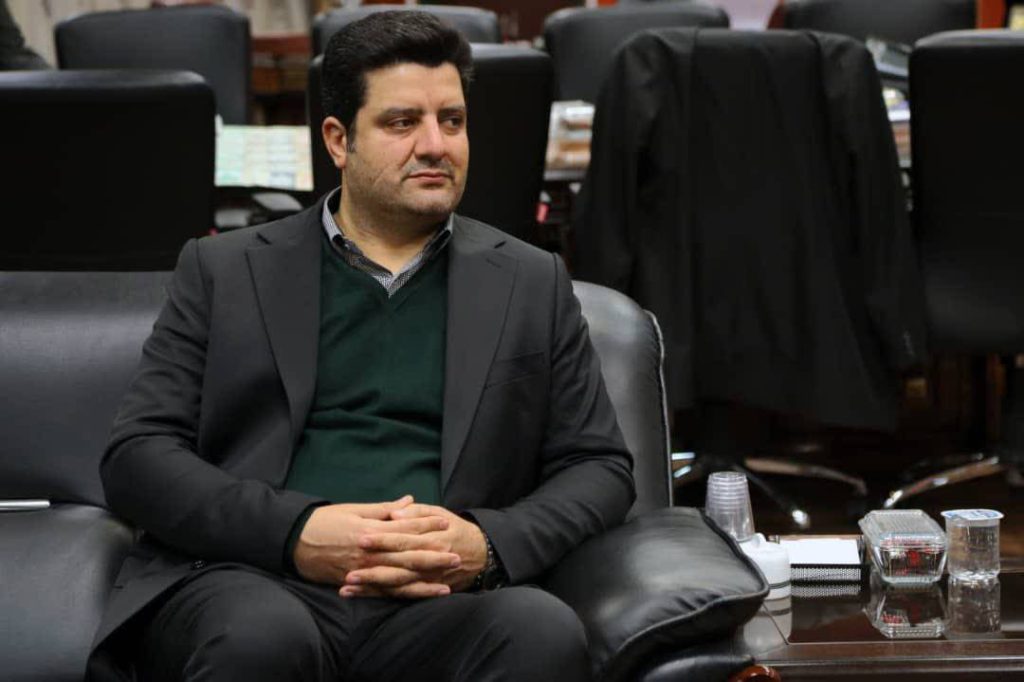 به گزارش حاشیه سود: بر اساس این آئین‌نامه، مبنای انجام معاملات بزرگ، مناقصه عمومی اعلام شده و  این شفافیت الزامی، ضمن کاهش ریسک سوءاستفاده و تصمیمات سلیقه‌ای، اعتماد اعضای صندوق را نیز تقویت می‌کند.