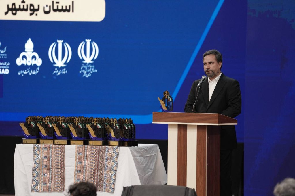 به گزارش حاشیه سود به نقل از روابط عمومی شرکت عملیات غیرصنعتی پازارگاد؛ مدیر عامل شرکت پازارگاد در این مراسم با اشاره به نقش علم و دانش در پیشرفت هر جامعه‌ای، تأکید کرد: “منشا قدرت یک ملت علم و اندیشه است و ملتی پیروز می‌شود که صاحب علم باشد.”