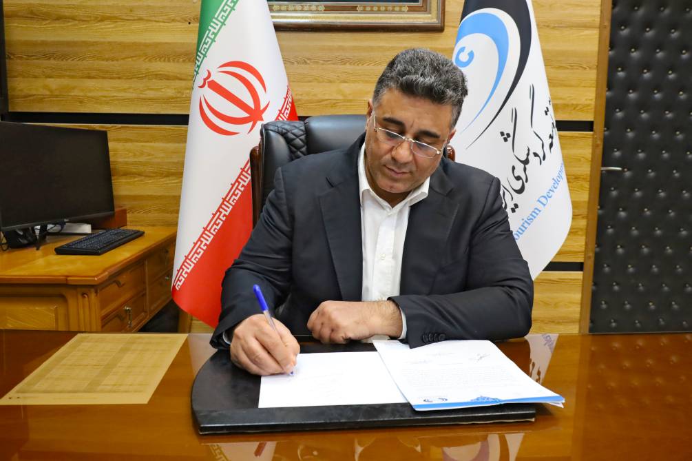به گزارش حاشیه سود: کامبیر قلی‌زاده، مدیرعامل شرکت توسعه  گردشگری ایران در یادداشتی عنوان کرد: گردشگری در کنار آن که یکی از ارکان حیاتی اقتصاد کشور به شمار می‌رود، در تحقق اهداف کلان‌تری مانند اشتغال‌زایی، کارآفرینی، کاهش فقر و افزایش تعاملات فرهنگی میان ملت‌ها نیز نقشی انکارناپذیر دارد.