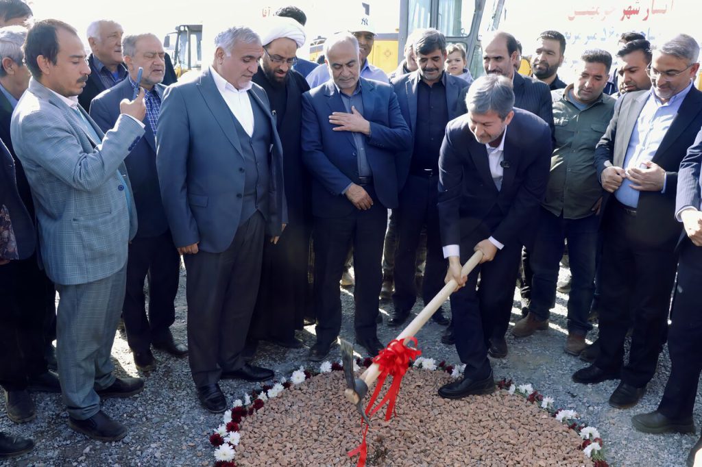 به گزارش حاشیه سود: در آیین افتتاح یکی از این طرح‌ها، اکبر پولادی تعبیر جالبی درباره نحوه فعالیت استاندار اصفهان به کار برد و گفت: «جمالی‌نژاد با اقدامات شبانه‌روزی خود خواب را از چشمان مدیران ربوده است!»