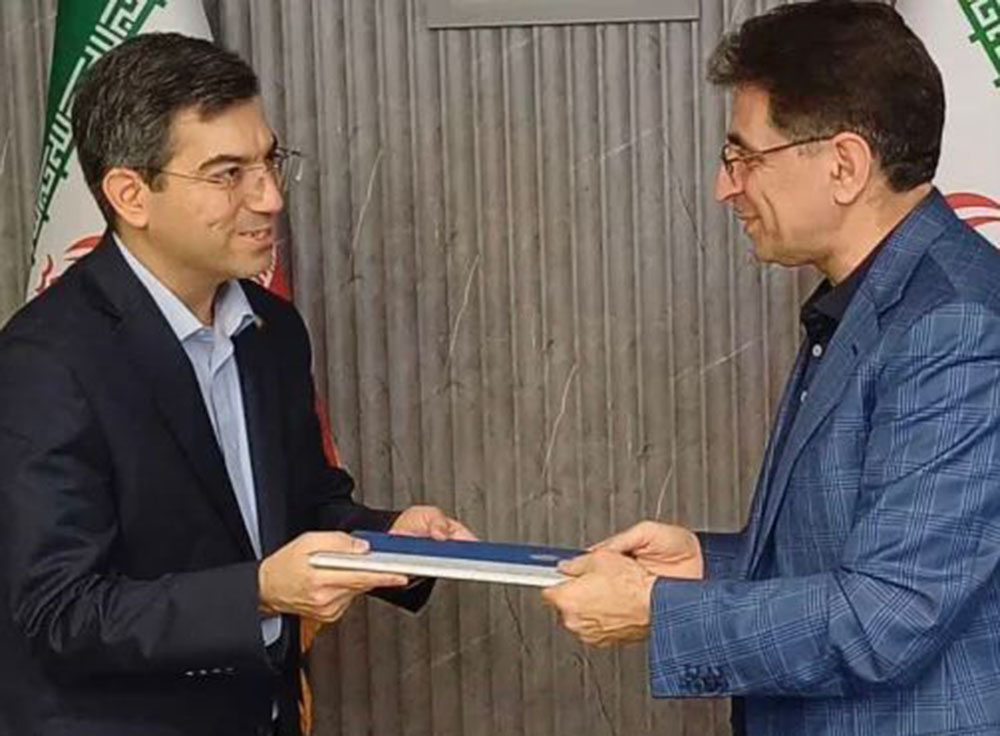 به گزارش حاشیه سود به نقل از صدای پتروشیمی: اعلام پنج شاخص کلی و تکراری مانند «دانش، مهارت، پاکدستی، هماهنگی و شجاعت» بدون ارائه مستندات عینی، نه شفافیت است و نه شایسته‌سالاری؛ صرفاً فهرستی زیبا از واژه‌های بی‌هزینه است.