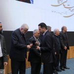 به گزارش حاشیه سود به نقل از روابط عمومی گروه سرمایه‌گذاری اهداف، شانزدهمین دوره جایزه ملی مدیریت مالی ایران با حضور سکان‌داران اقتصادی و ارکان بازار سرمایه برگزار شد و شرکت گروه توسعه مالی مهرآیندگان توانست بر پایه عملکردی شفاف، حرفه‌ای و همسو با استانداردهای نوین، تندیس زرین این رویداد ملی را دریافت کند.