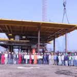 به گزارش حاشیه سود به نقل از روابط عمومی شرکت مهندسی و ساخت تأسیسات دریایی ایران، با همت و تلاش متخصصان ستادی و تیم‌های اجرایی در یارد خرمشهر، عملیات پیچیده لیفت و نصب طبقه Cellar عرشه و همچنین Top Chord پل ارتباطی پروژه گازی بلال با موفقیت کامل به سرانجام رسید. این دستاورد عملیاتی، جبهه‌های کاری جدیدی را برای تکمیل نهایی این سازه استراتژیک گشوده است.