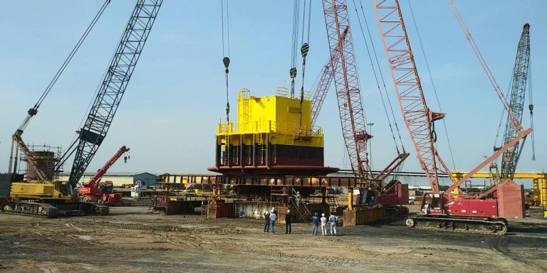 به گزارش حاشیه سود به نقل از روابط عمومی شرکت مهندسی و ساخت تأسیسات دریایی ایران، این پروژه که تحت کارفرمایی شرکت نفت و گاز پارس و توسط شرکت مهندسی و ساخت تأسیسات دریایی ایران(IOEC)   اجرا شده، با هدف صادرات یک میلیون بشکه نفت در روز دنبال می‌شود. وجه تمایز این عملیات، استفاده کامل از تجهیزات باربرداری ملکی و حذف نیاز به توان خارجی است.