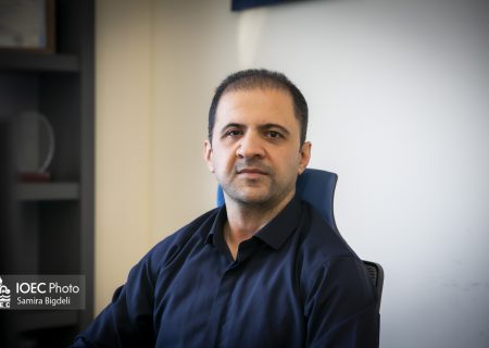 به گزارش حاشیه سود به نقل از روابط عمومی شرکت مهندسی و ساخت تأسیسات دریایی ایران: حامد حامدی‌نژاد، مهندس مکانیک و مخترع شرکت مهندسی و ساخت تأسیسات دریایی ایران، با نگاهی مسئله‌محور و تجربه‌ای بیش از دو دهه در صنعت، نشان داده است که چگونه می‌توان از دل چالش‌های پیچیده فراساحل، راهکارهایـــی عملی، ایمـــن و ارزش‌آفرین برای سازمان خلق کرد؛ راهکارهایی که امروز بخشـــی از بدنه عملیاتی صنعت کشور شده‌اند.