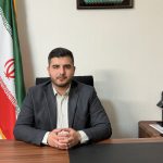 به گزارش حاشیه سود: فرزاد درگاهی| در ادامه آتش‌بس نظامی، آمریکا محاصره دریایی ایران را آغاز کرد. محاصره ای که می‌خواهد اقتصاد ایران را تحت شدیدترین فشار‌ها قرار دهد. از این رو با دکتر امیر حسین تیموری تحلیلگر سیاسی و مشاور اقتصادی در مورد محاصره دریایی ایران و تاثیرات آن گفت‌وگویی داشتیم که در ادامه می‌خوانیم: