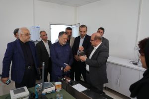 به گزارش حاشیه سود به نقل از روابط‌عمومی و امور بین‌الملل سازمان منطقه آزاد انزلی، در این نشست، دو طرف پیرامون ظرفیت‌های اقتصادی، صنعتی و تجاری منطقه آزاد انزلی، روند اجرای پروژه‌های زیرساختی، حمایت از سرمایه‌گذاران، رفع موانع تولید و همچنین ضرورت تعامل و هماهنگی میان دستگاه‌های اجرایی و نظارتی برای تسریع در فرایندهای توسعه‌ای به تبادل نظر پرداختند.