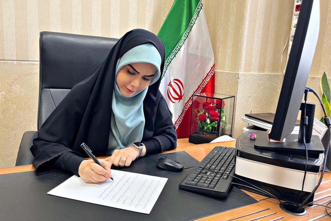 به گزارش حاشیه سود: صنعت گردشگری، به‌عنوان یکی از پیشران‌های اصلی توسعه اقتصادی، فرهنگی و اجتماعی، نقشی کلیدی در معرفی هویت و ظرفیت‌های یک ملت به جهان ایفا می‌کند. در این میان، روابط‌عمومی نه تنها ابزاری برای انتشار اخبار و رویدادها، بلکه سازوکاری پویا در جهت توسعه گردشگری پایدار و شکل‌دهی به تصویر ملی (National Branding) است.