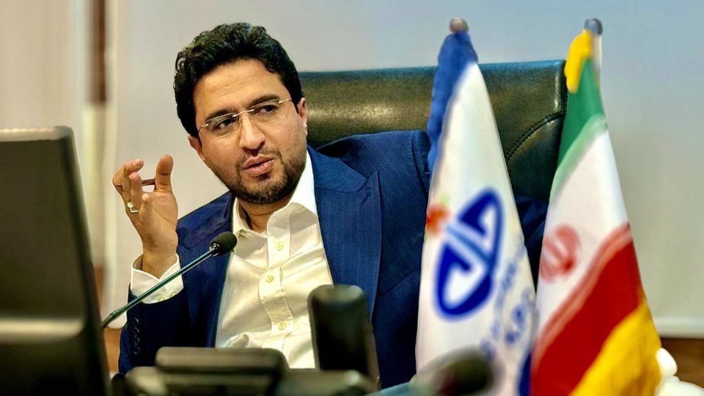 به گزارش حاشیه سود به نقل از صدای پتروشیمی، کمیل پورضیائی، مدیرعامل شرکت پتروشیمی خارک، در مجمع عمومی عادی سالیانه این شرکت ضمن تشریح عملکرد و برنامه‌های توسعه‌ای “شخارک”، از اجرای طرح‌های جدید برای تکمیل زنجیره ارزش و افزایش ظرفیت عملیاتی خبر داد.