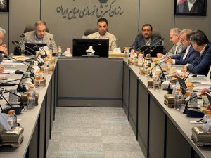 به گزارش حاشیه سود: هدف از این نشست، هم‌اندیشی دربارهٔ نقش مؤثر نظام بانکی و صنعت بیمه در شکل‌گیری و شکوفایی اقتصاد دریامحور عنوان شد. در این نشست تأکید شد که در حوزهٔ اقتصاد دریا شاخه‌های متعددی وجود دارد و پیش‌تر نیز نمایشگاه‌هایی در حوزه‌هایی مانند شیلات و صنایع دریایی برگزار شده است؛ اما آنچه تاکنون ناشناخته مانده، پیوستگی این فعالیت‌ها با اقتصاد دریا است. نمایشگاه پیش‌رو می‌کوشد زنجیره‌ای از فعالیت‌های مبتنی بر اقتصاد دریامحور را به نمایش بگذارد و هم‌افزایی میان این فعالیت‌های پراکنده را آشکار کند.